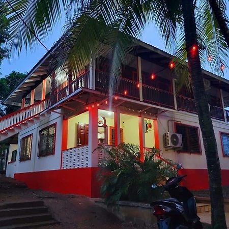 Fenix Hotel & Hostel Utila Exterior photo