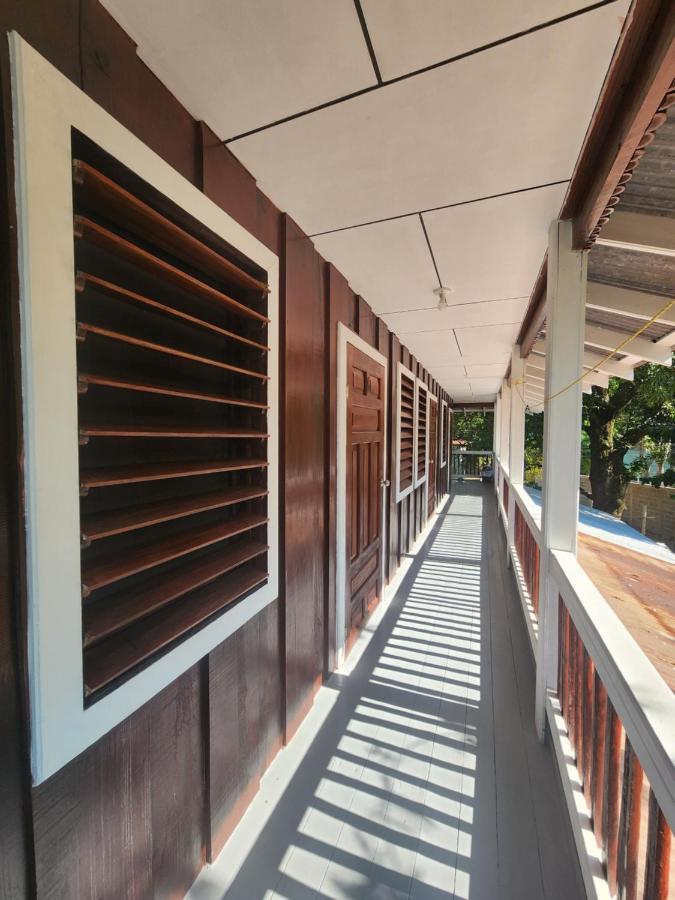 Fenix Hotel & Hostel Utila Exterior photo
