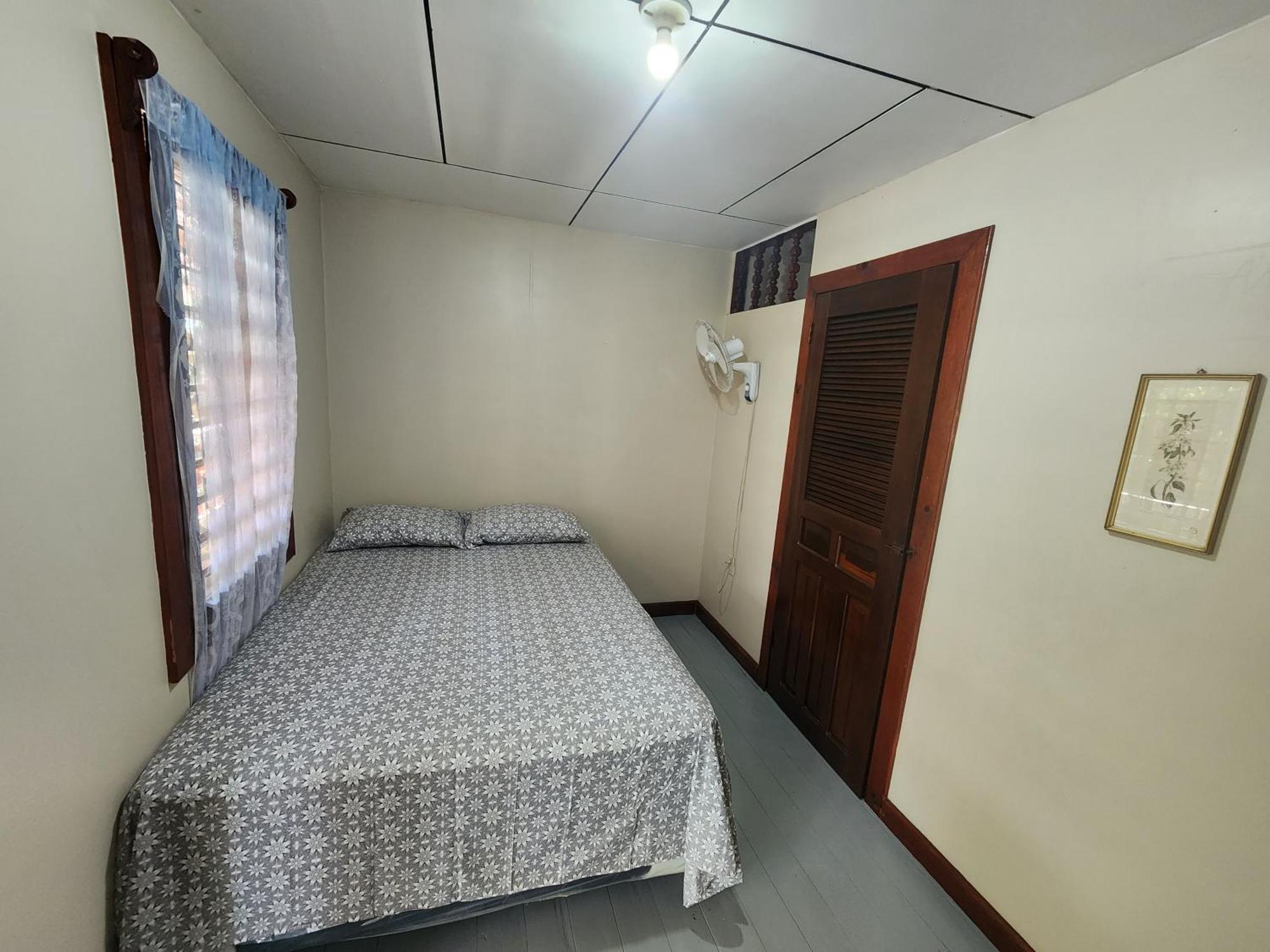 Fenix Hotel & Hostel Utila Exterior photo